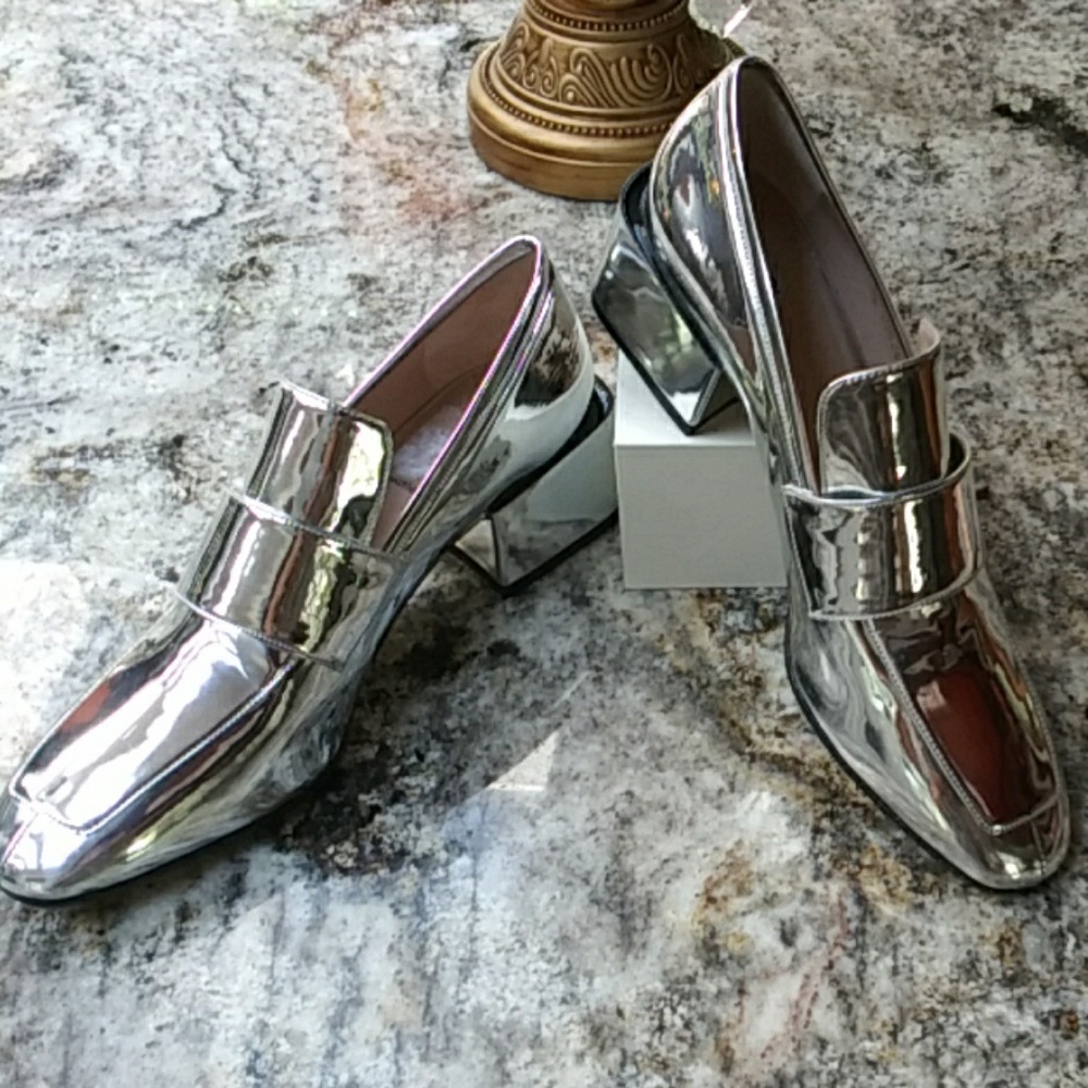 Stuart Weitzman shoe